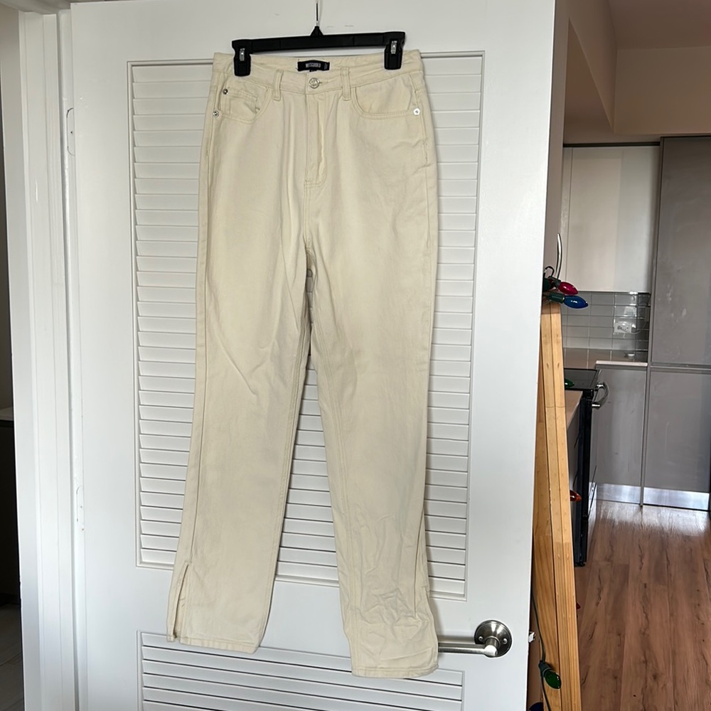 NWOT Missguided cream straight jeans with split bottom size 6